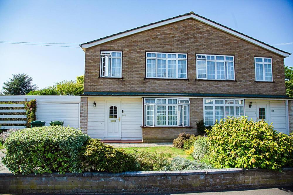 Nicely Decorated 3 Bedroom House Near Heathrow, London Staines-upon-Thames Extérieur photo