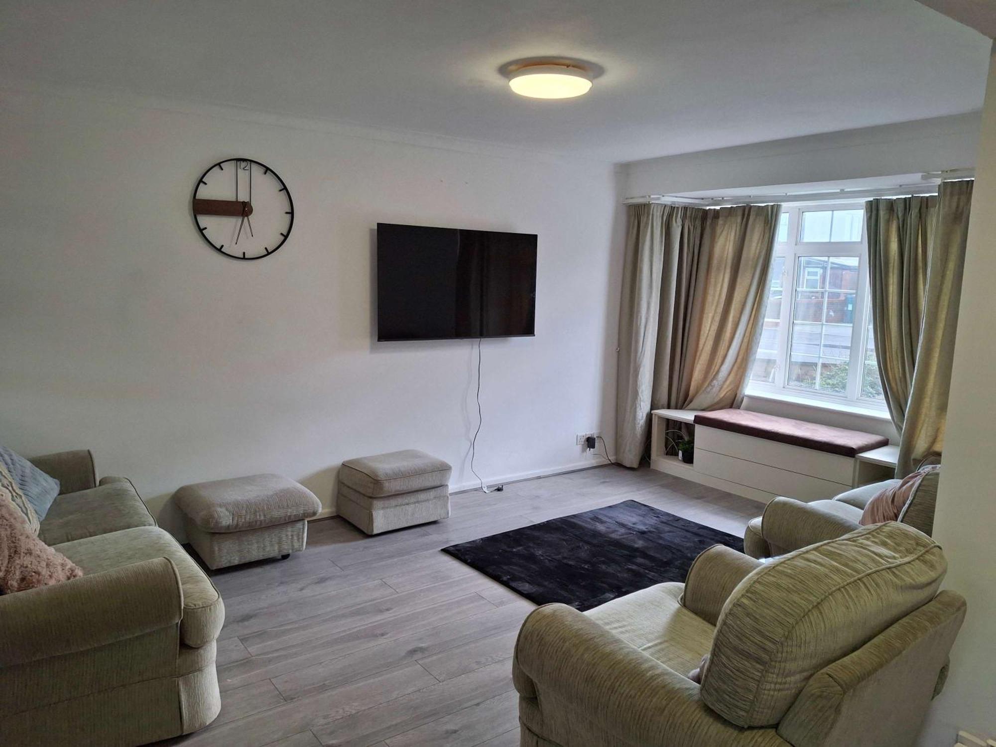 Nicely Decorated 3 Bedroom House Near Heathrow, London Staines-upon-Thames Extérieur photo