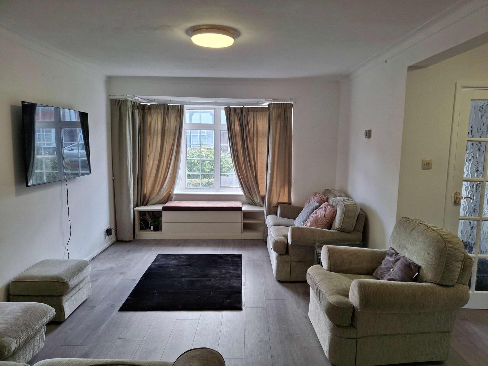 Nicely Decorated 3 Bedroom House Near Heathrow, London Staines-upon-Thames Extérieur photo